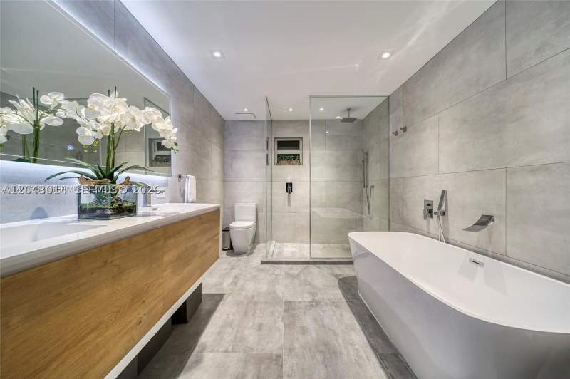 4 bedroom SingleFamilyResidence at 2298 SW 16th Ave, Woodside, Miami — photo 5