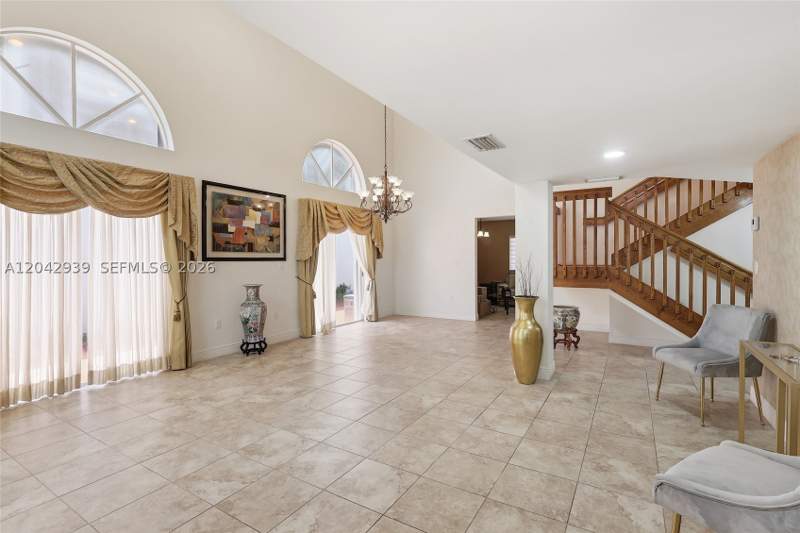 4 bedroom SingleFamilyResidence at 15652 SW 91st Ln, Sunnyview Sub, Miami — photo 3