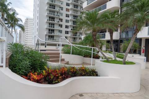 5757 Collins Ave 1604, Miami Beach FL - photo 14 of 57