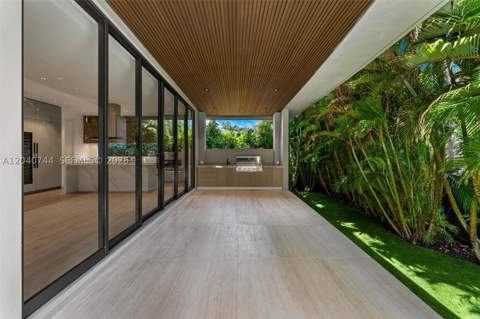 165 Hampton Ln, Key Biscayne FL - photo 20 of 50