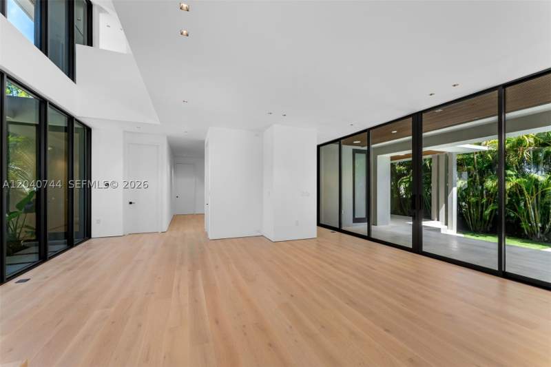 6 bedroom SingleFamilyResidence at 165 Hampton Ln, Tropical Isle Homes Sub 4, Key Biscayne — photo 3