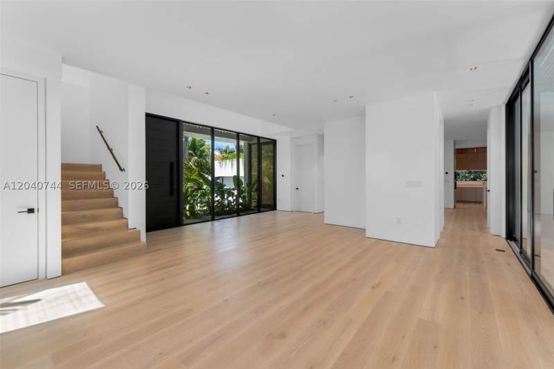 6 bedroom SingleFamilyResidence at 165 Hampton Ln, Tropical Isle Homes Sub 4, Key Biscayne — photo 5