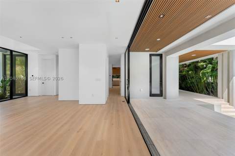 165 Hampton Ln, Key Biscayne FL - photo 9 of 50