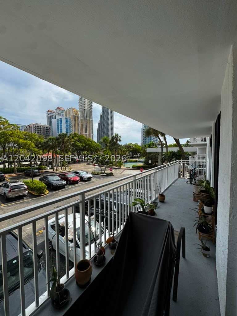 2 bedroom Condominium at 210 174th St M11, Winston Towers 600 Condo, Sunny Isles Beach — photo 1
