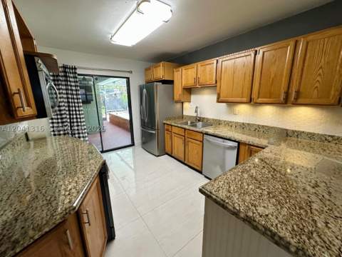 10015 SW 213th Ter, Cutler Bay FL - photo 7 of 39