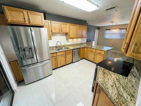 10015 SW 213th Ter, Cutler Bay FL - photo 8 of 39