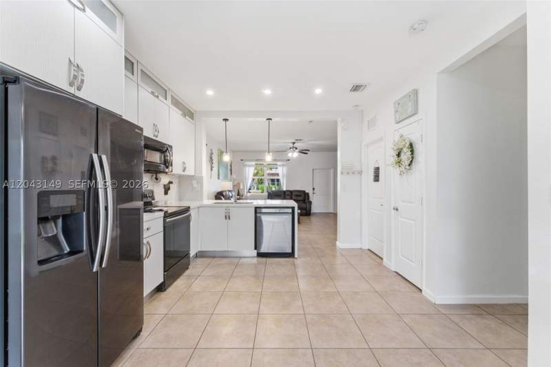 5 bedroom SingleFamilyResidence at 12964 SW 285th Ter, Evergreen Garden Estates, Homestead — photo 5