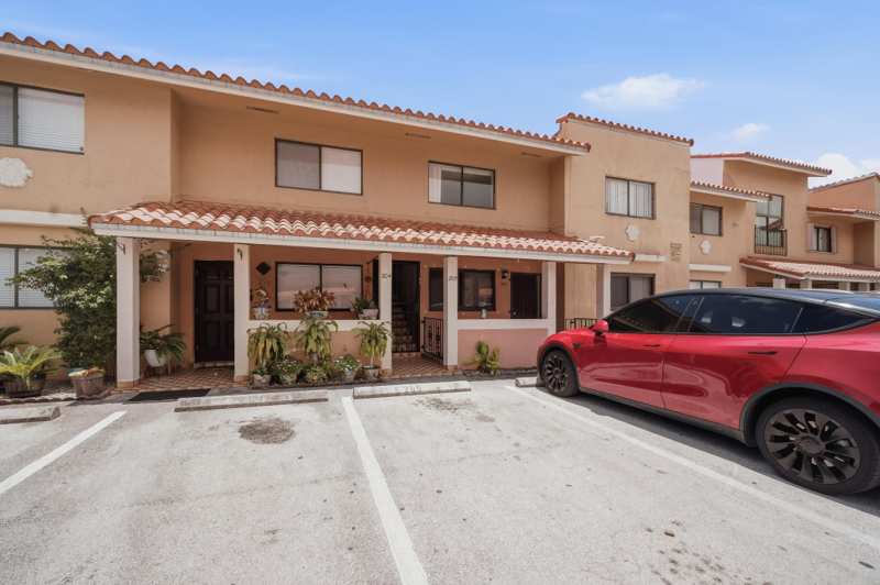 2 bedroom Condominium at 2710 W 60th Place 205, Residencial El Prado Condo, Hialeah — photo 1