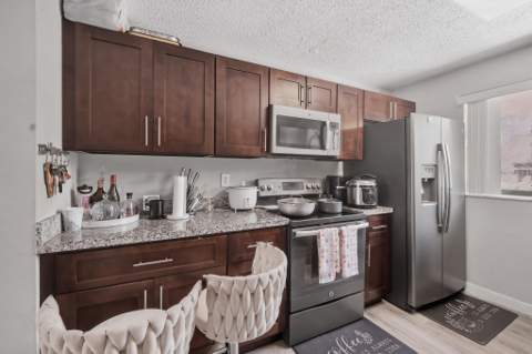 2710 W 60th Place 205, Hialeah FL - photo 20 of 31