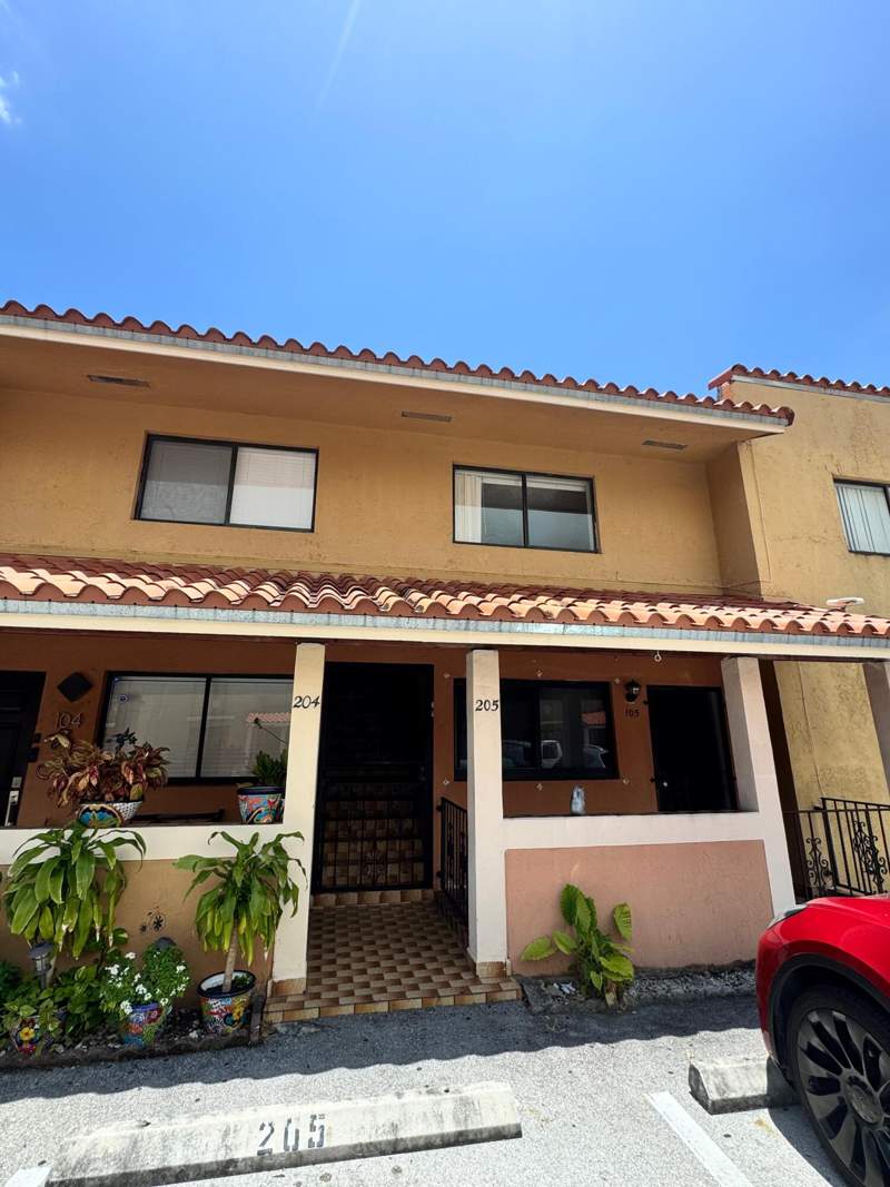 2 bedroom Condominium at 2710 W 60th Place 205, Residencial El Prado Condo, Hialeah — photo 3