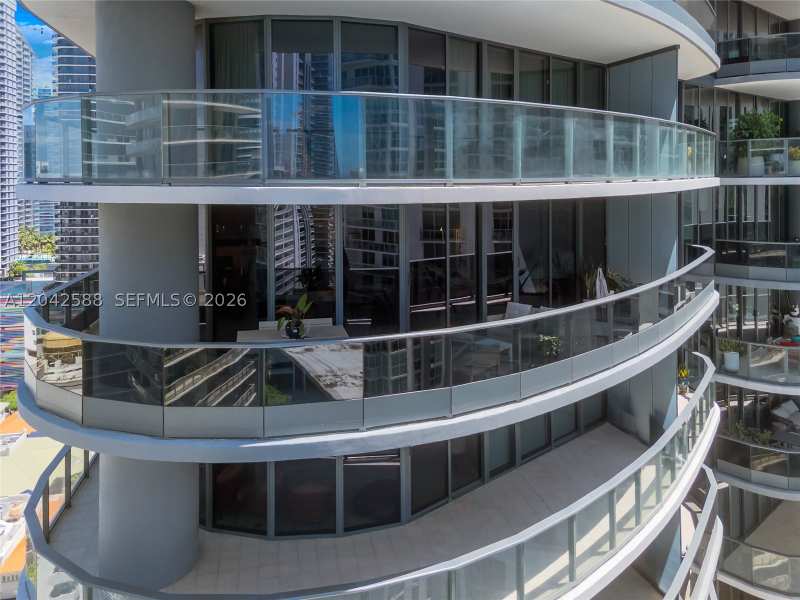 3 bedroom Condominium at 1000 Brickell Plz 2402, Brickell Flatiron Condo, Miami — photo 1