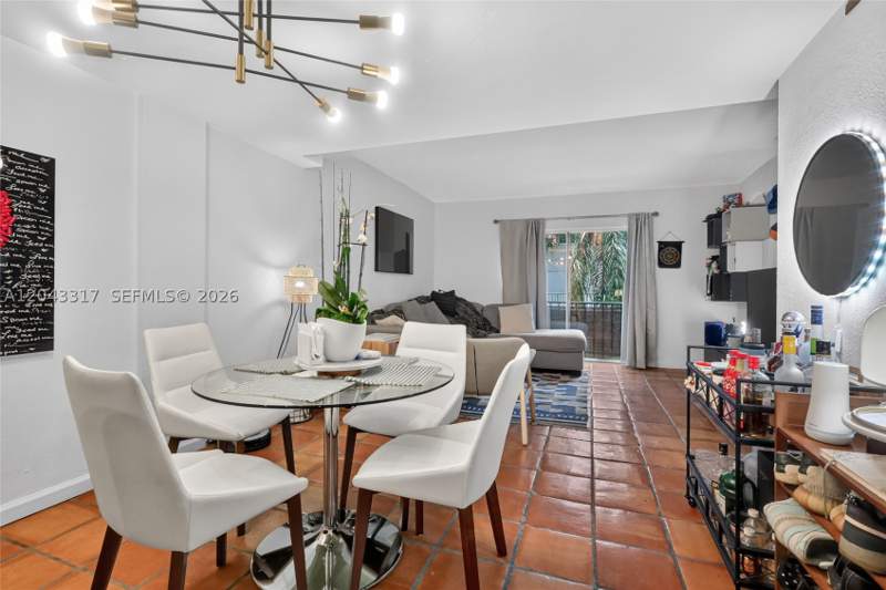 2 bedroom Condominium at 6705 N Kendall Dr 312, Villas Of Pinecrest Condo, Pinecrest — photo 3