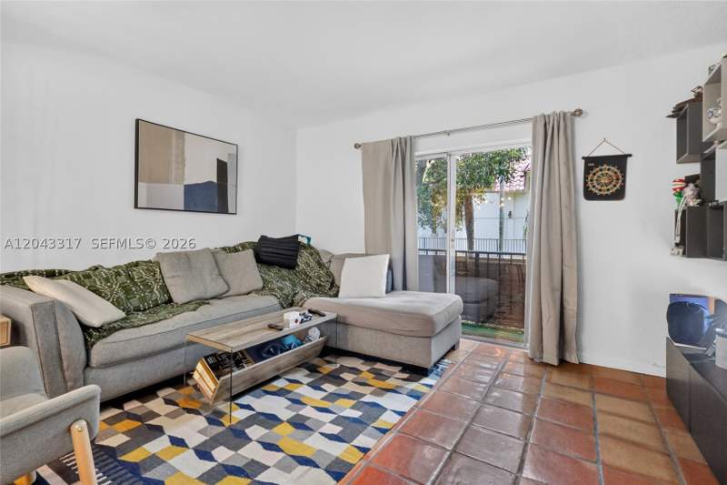 2 bedroom Condominium at 6705 N Kendall Dr 312, Villas Of Pinecrest Condo, Pinecrest — photo 4