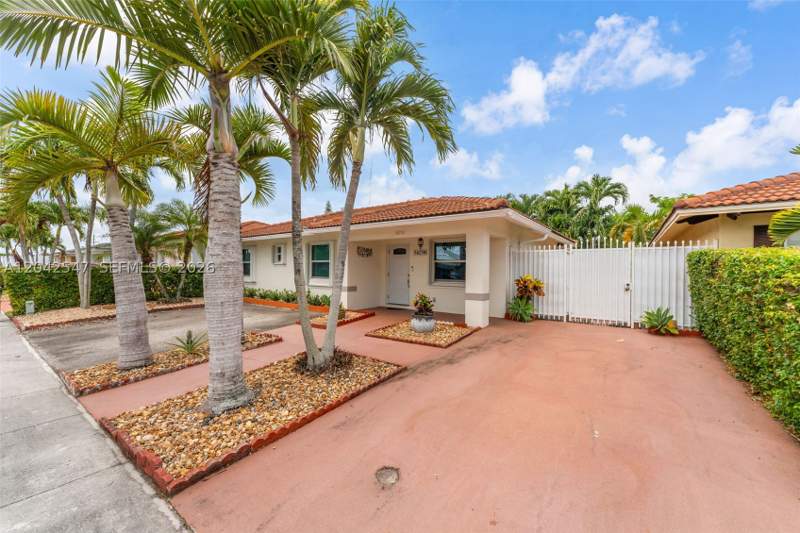3 bedroom SingleFamilyResidence at 18250 SW 139th Ct, Eureka Creek Sub, Miami — photo 2
