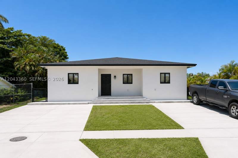 6 bedroom SingleFamilyResidence at 13720 NE 2nd Court, Rednal Pb 102-56, North Miami — photo 2