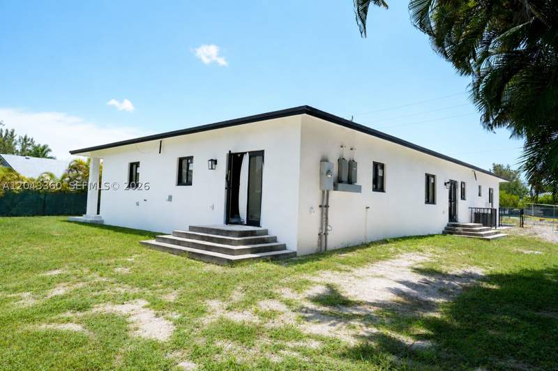 6 bedroom SingleFamilyResidence at 13720 NE 2nd Court, Rednal Pb 102-56, North Miami — photo 3
