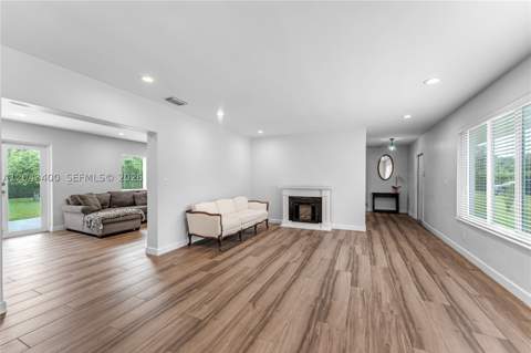 8255 SW 134th St, Pinecrest FL - photo 10 of 30