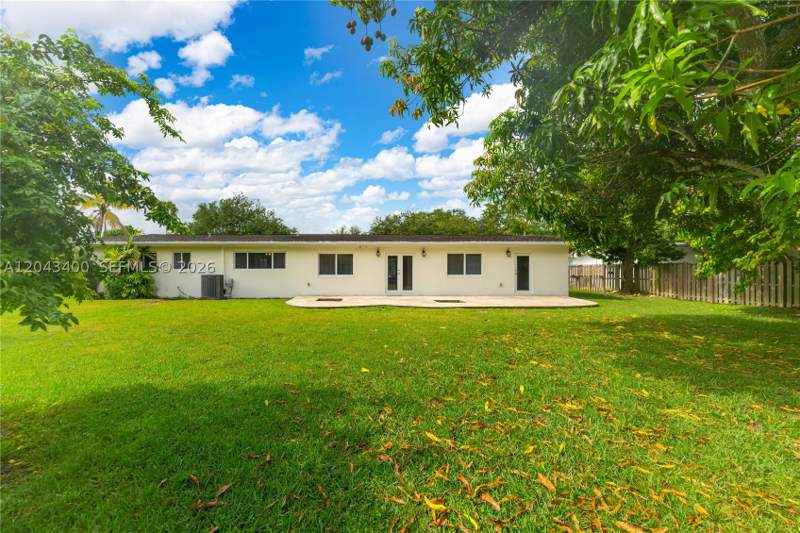 4 bedroom SingleFamilyResidence at 8255 SW 134th St, Capri Estates, Pinecrest — photo 3