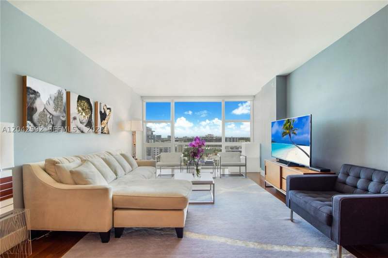1 bedroom Condominium at 6801 Collins Ave 1101, Central Carillon Beach Co, Miami Beach — photo 2