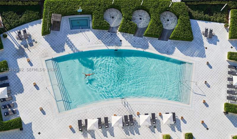 1 bedroom Condominium at 6801 Collins Ave 1101, Central Carillon Beach Co, Miami Beach — photo 5