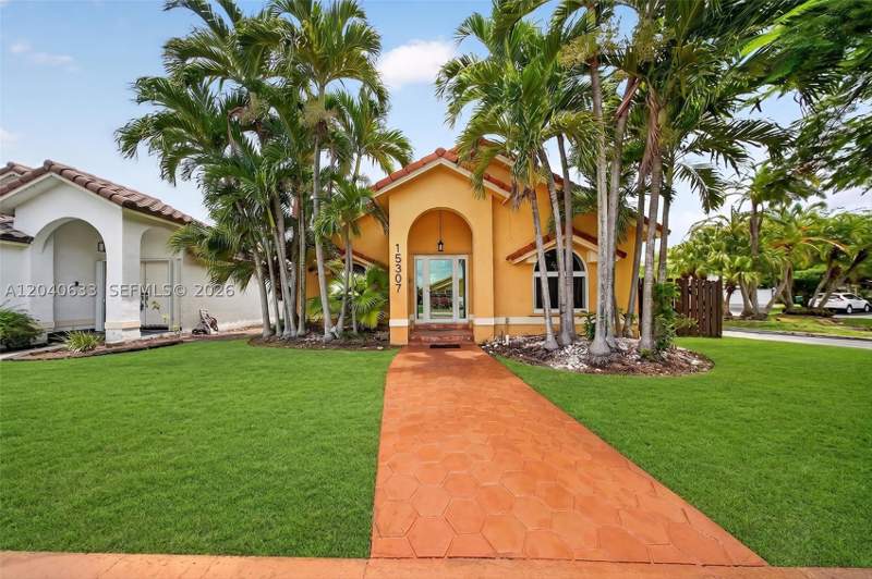 2 bedroom SingleFamilyResidence at 15307 SW 52nd Ter, Lakes Of The Meadow-Meado, Miami — photo 2