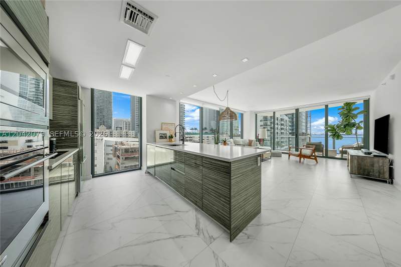 2 bedroom Condominium at 460 NE 28th St 701, Icon Bay Condo, Miami — photo 2