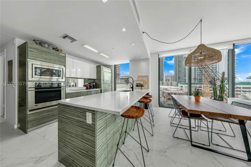 2 bedroom Condominium at 460 NE 28th St 701, Icon Bay Condo, Miami — photo 3