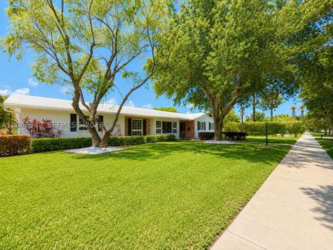 8481 SW 144th St, Palmetto Bay FL - photo 6 of 47
