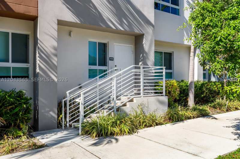 3 bedroom Villa at 2505 NE 193rd St 4108, Aventura Village, Miami — photo 1