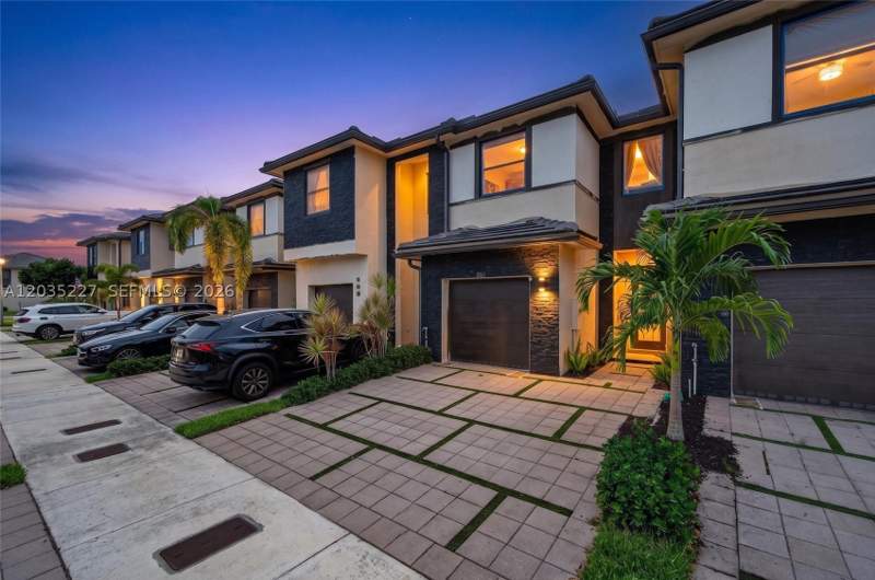 3 bedroom Townhouse at 15841 NW 91st Ct, Dunnwoody Lake, Miami Lakes — photo 3
