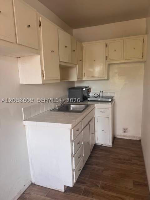 1860 Venice Park Dr 208, North Miami FL - photo 9 of 15