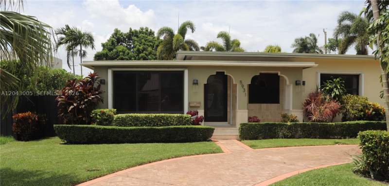 4 bedroom SingleFamilyResidence at 5931 SW 46th St, Riviera Estates 1st Addn, Miami — photo 2