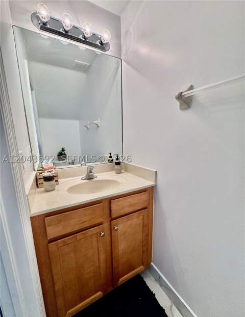 8805 W 35th Ave, Hialeah FL - photo 10 of 32
