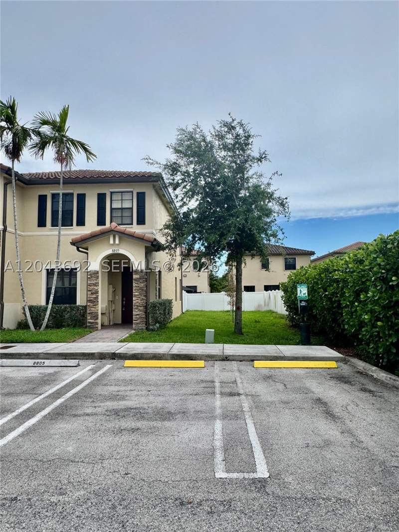 2 bedroom Townhouse at 8805 W 35th Ave, Bellagio Villas, Hialeah — photo 3