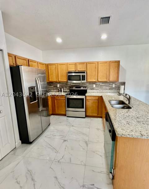 8805 W 35th Ave, Hialeah FL - photo 7 of 32