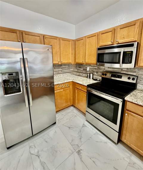 8805 W 35th Ave, Hialeah FL - photo 9 of 32