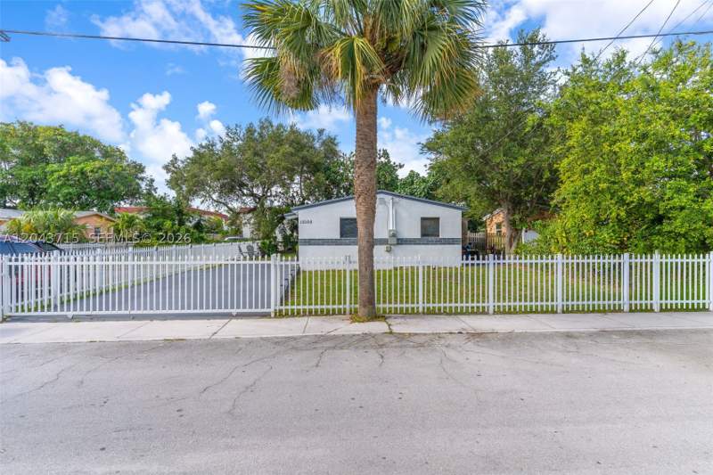 3 bedroom SingleFamilyResidence at 15100 NE 14th Ct, Washington Park, North Miami Beach — photo 2
