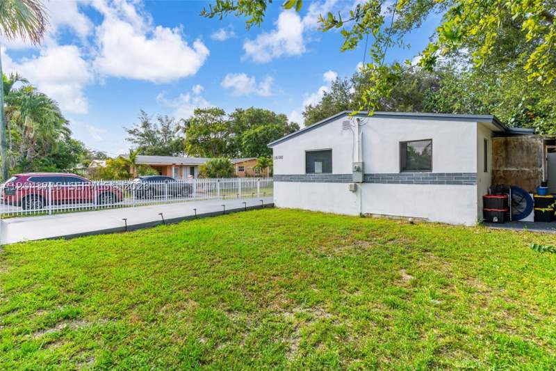 3 bedroom SingleFamilyResidence at 15100 NE 14th Ct, Washington Park, North Miami Beach — photo 4