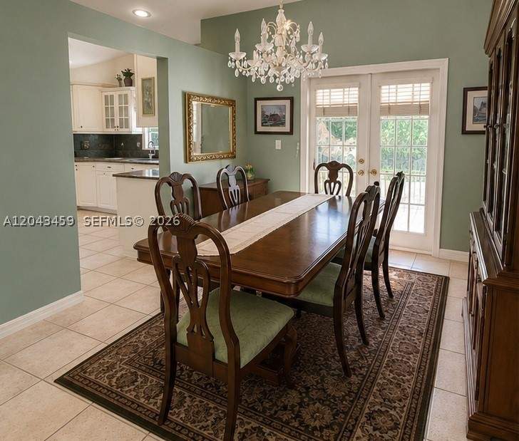 4 bedroom SingleFamilyResidence at 9812 SW 77th Pl, Dadelandwoods Sub, Miami — photo 4