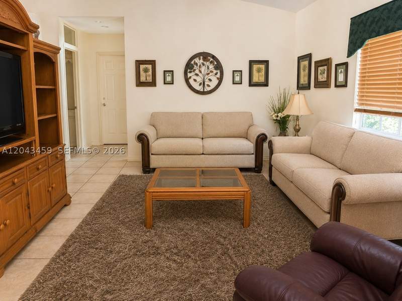 4 bedroom SingleFamilyResidence at 9812 SW 77th Pl, Dadelandwoods Sub, Miami — photo 5