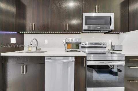 5570 NW 107th Ave 916, Doral FL - photo 15 of 55