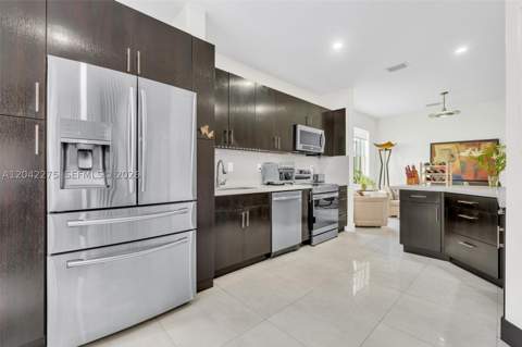 5570 NW 107th Ave 916, Doral FL - photo 17 of 55