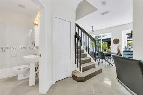 5570 NW 107th Ave 916, Doral FL - photo 8 of 55