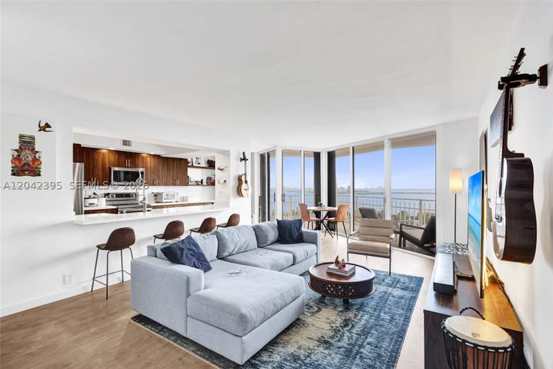 1 bedroom Condominium at 2000 Towerside Ter Ts8, Towers Of Quayside Condo, Miami — photo 2