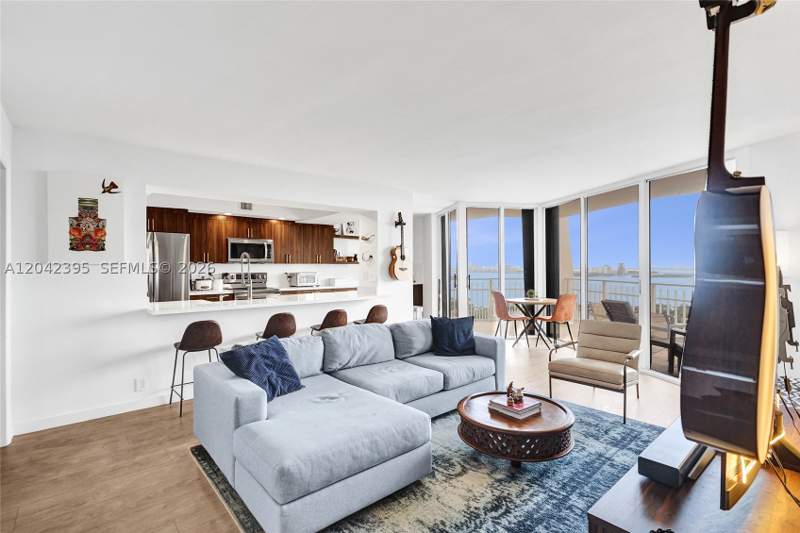 1 bedroom Condominium at 2000 Towerside Ter Ts8, Towers Of Quayside Condo, Miami — photo 3