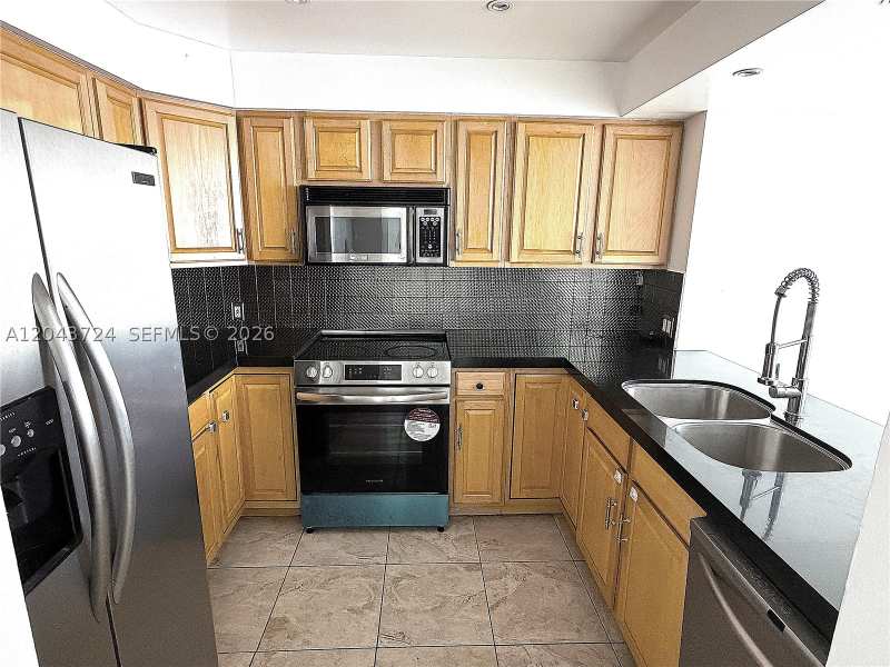 2 bedroom Condominium at 20335 W Country Club Dr 2210, Coronado Condo- Tower I, Aventura — photo 1
