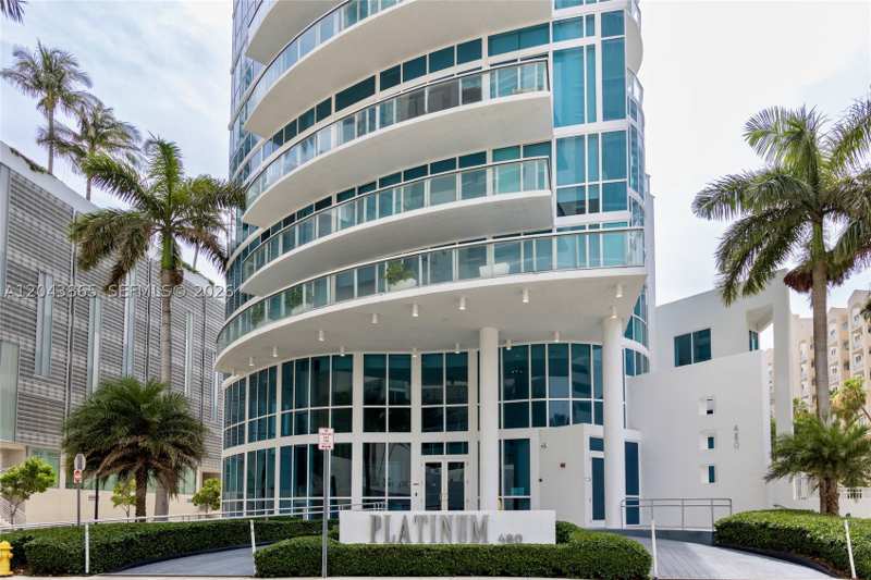 2 bedroom Condominium at 480 NE 30th St 1507, Platinum Condo, Miami — photo 1