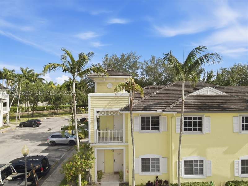 3 bedroom Condominium at 2728 NE 3rd Ct 201, Caribbean Isles Villas Co, Homestead — photo 2