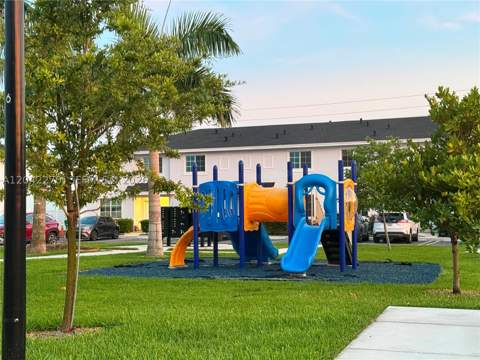 1057 NW 5th St, Florida City FL - photo 19 of 20