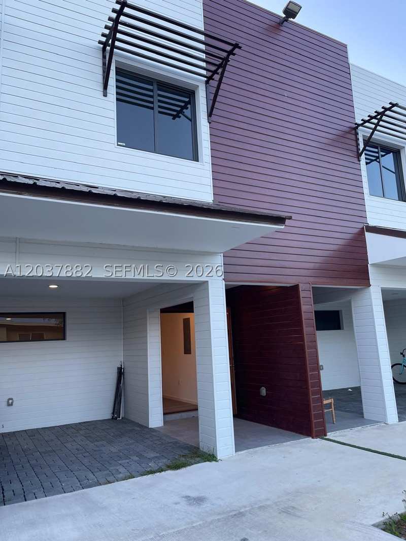 3 bedroom Townhouse at 916 NW 8th St 4, Green Park Sub, Florida City — photo 1